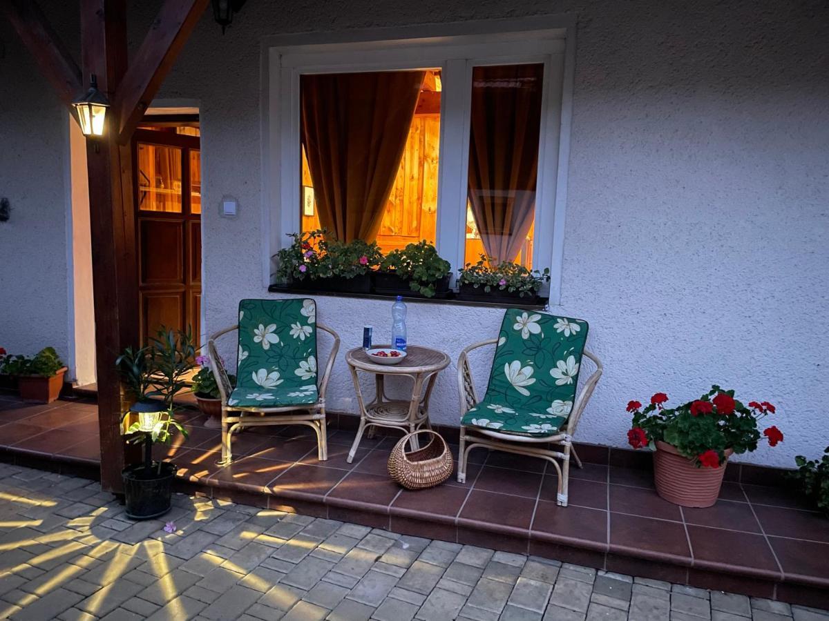 Cosy Apartment In Family Compound Turany Dış mekan fotoğraf